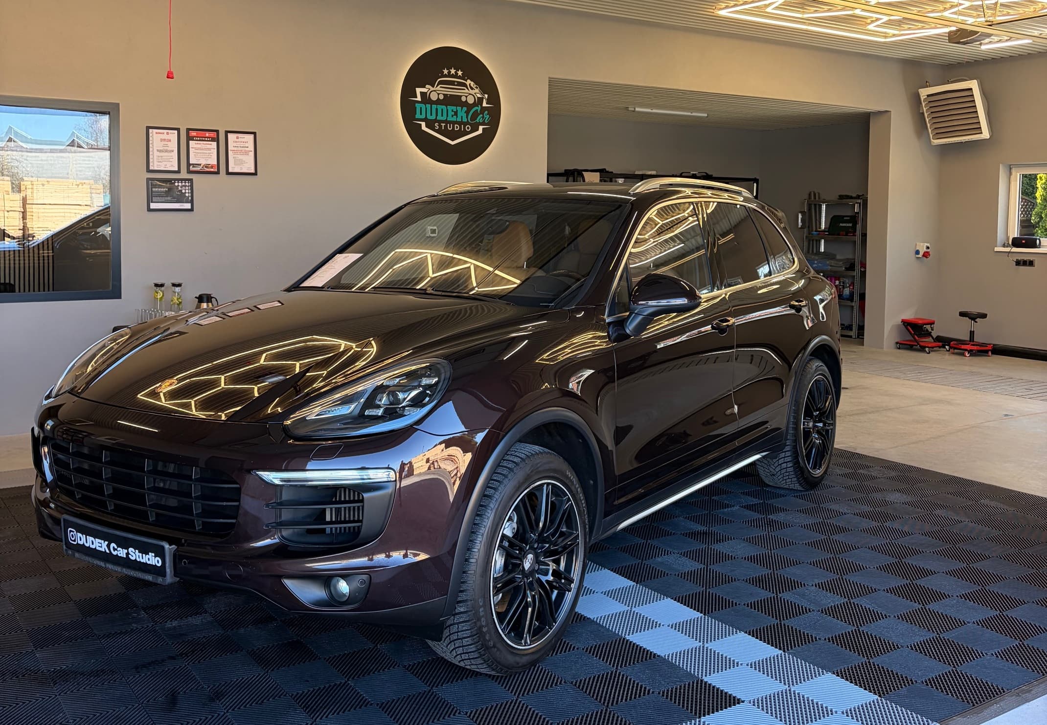 Porsche Cayenne w studiu DUDEK Car Studio po detailingu